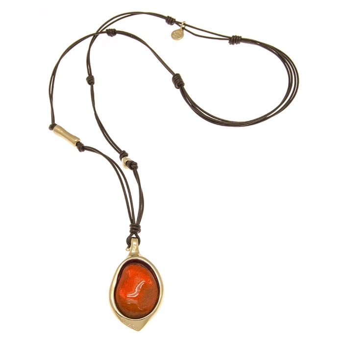 COLLAR LARGO CON CUERO ORO801
