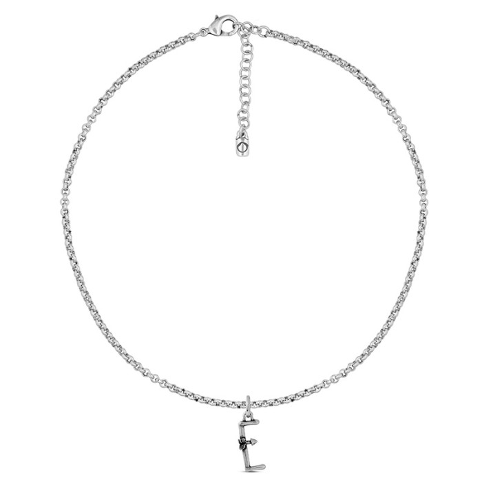 Collar con cadena y letra grande E