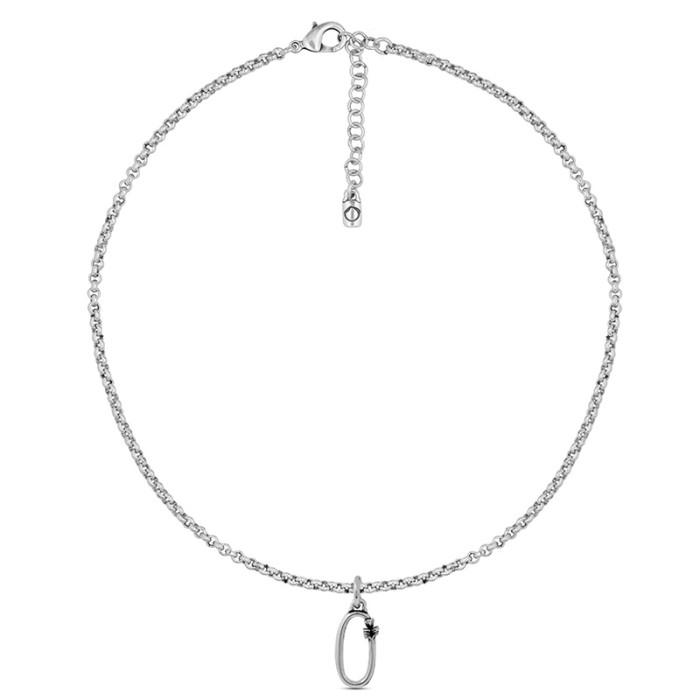 Collar con cadena y letra grande O