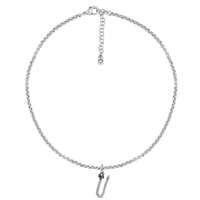 Collar con cadena y letra grande U