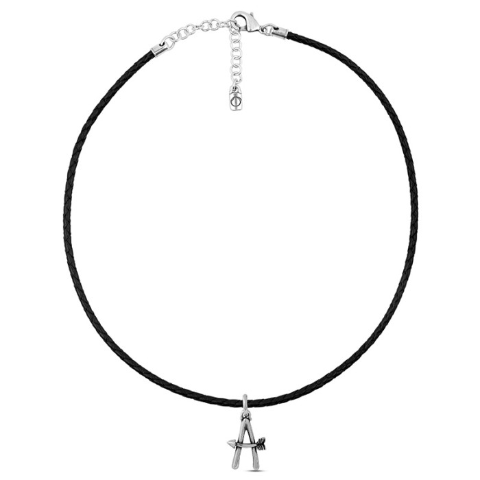 Collar con cuero y letra grande A