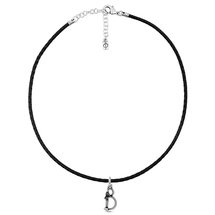 Collar con cuero y letra grande B