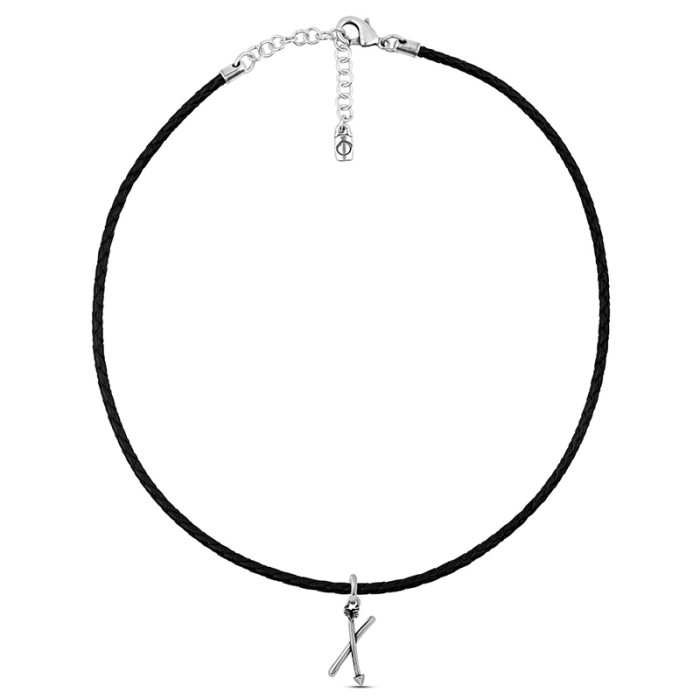 Collar con cuero y letra grande X
