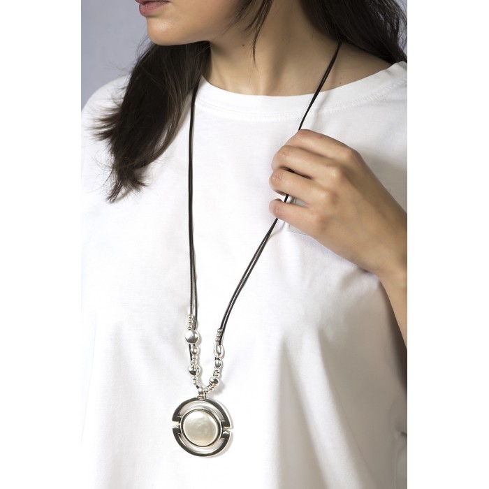 Collar AUTENTICA largo con cuero